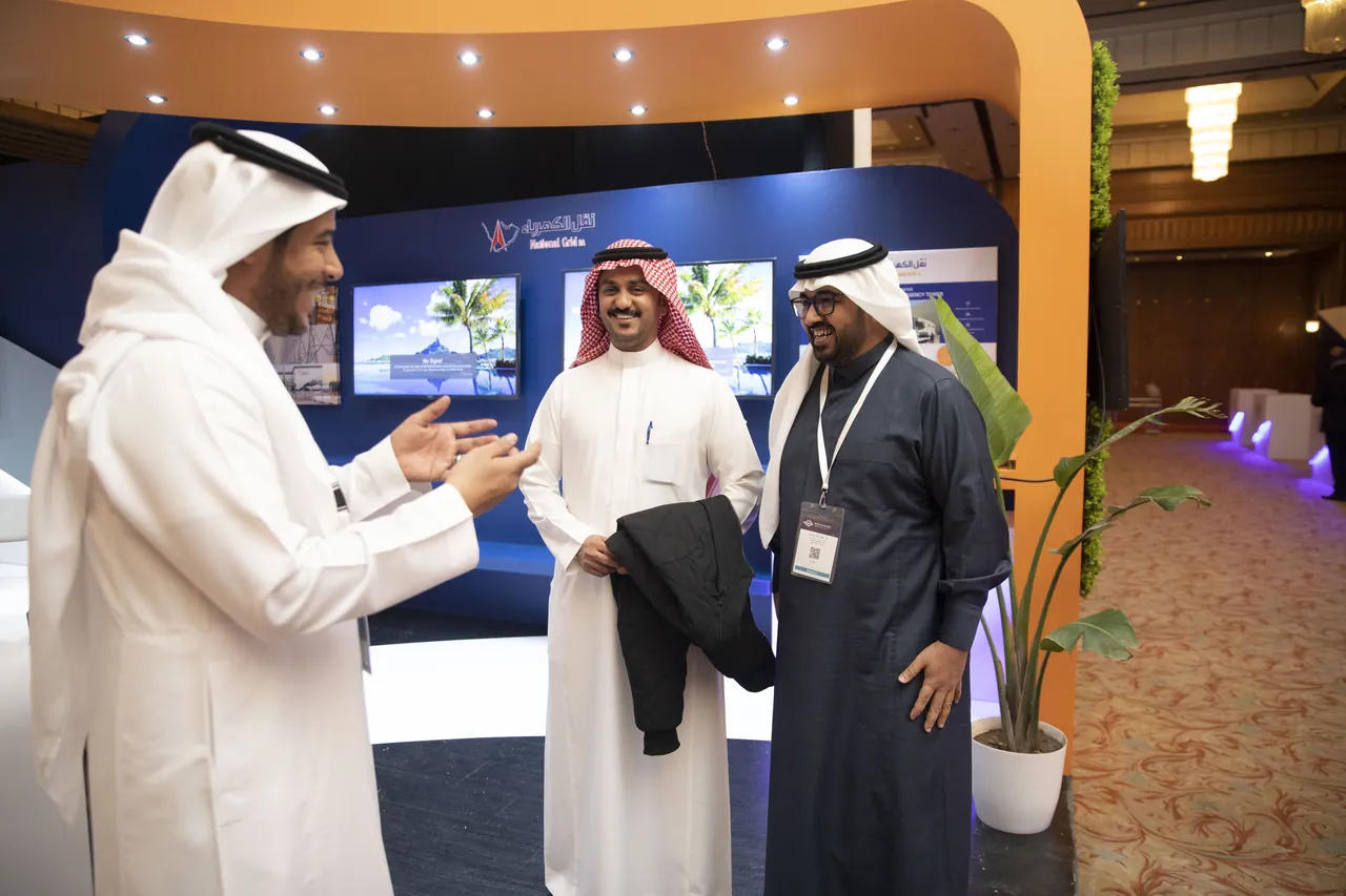 A conversation at an exhibitor stand